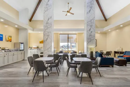 Comfort Inn & Suites Near Fallon Naval Air Station Отели в г. Фаллон