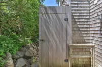 Downtown Chatham Gem – Walk to Beach, Shops, C.B.I, & Dining Family-Friendly!