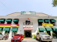 New B Hotel Bandung Hotels in Cihapit