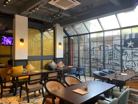 Luxeur Jakarta - Setiabudi Отели рядом со станцией Sudirman Railway Station