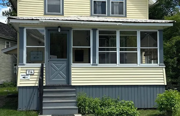 熱情友好的聖約翰斯堡迷人兩卧室度假屋，配有WiFi和空調