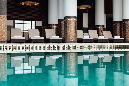 Hôtel Barrière le Grand Hôtel Enghien-Les-Bains Отели рядом с достопримечательностью «Парк Пре Су ла Виль»