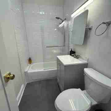 Family Friendly 2 Bedroom Full Kitchen Free Laundry Work Space Rooms