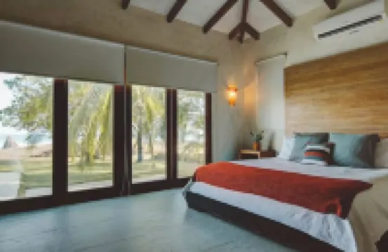 Beachfront Home + Private Pool, Playa Venao, Sleeps 10+ Hotel a 