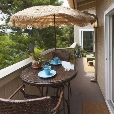Beautiful, Luxury Condo, Gated with Walking Trail to Beach!