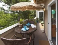 Luxury Condo, Gated - Walking Trail to Beach!