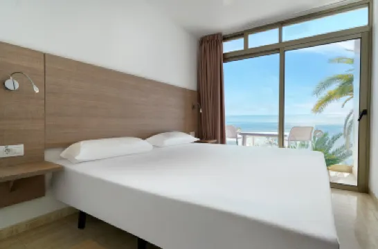 Servatur Altamar Hotels near Amadores Beach