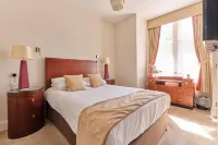 Kings Park Hotel فنادق في جينزبورو