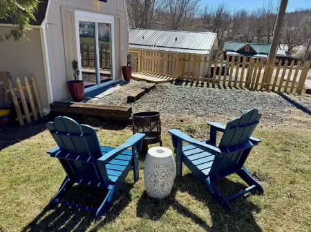 1 BR / 1 BA - Walk to the park, restaurants, breweries & shops in town!