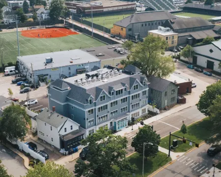 Island House Newport Hotels in Newport County