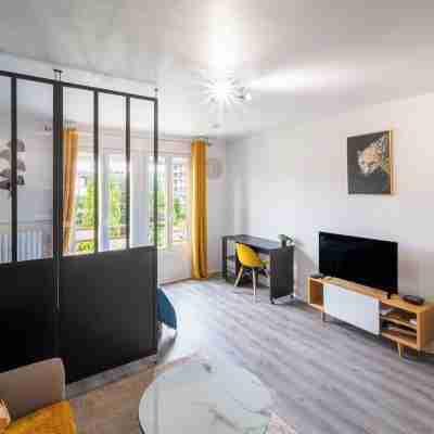 Le studio epure du commandant Others