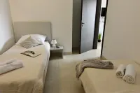 NOA2 Poreč-Tar apartment with pool, balcony, games room, Wi-Fi, barbeque