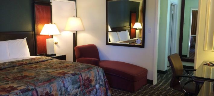 The River Inn & Suites Hotels in Tehama County