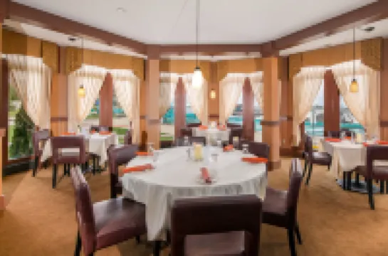 ダブルツリー バイ ヒルトン ラシーン ハーバーウォーク ラシーンのホテル