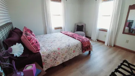 Quaint Secluded 3BR/2BA Cottage w/Fire Pit