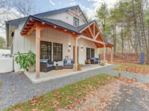 Secluded Coastal Home and Cottage: Peaceful Nature Escape 3 Minutes to the Beach Hotels in Biddeford