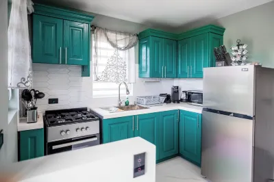 LeLuxe Cedar Valley Suite A Hotel a 