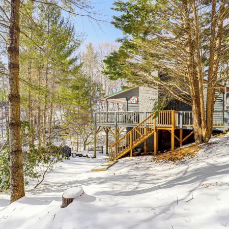 Boone Hideaway w/ Deck, Grill & Hot Tub!