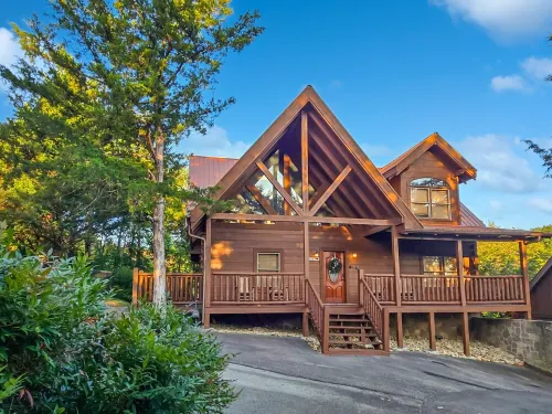 New listing! Pool, Private Hot Tub & 3 King Suites