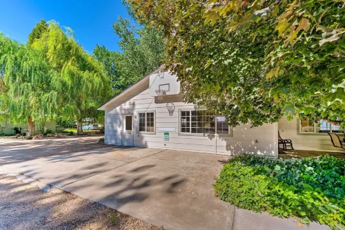 Caldwell Country Home on Quiet Acreage - Pet-friendly