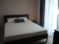 Beachfront stylish maisonette in Ierissos - Beach house by the sea! Hotels in Aristotelis