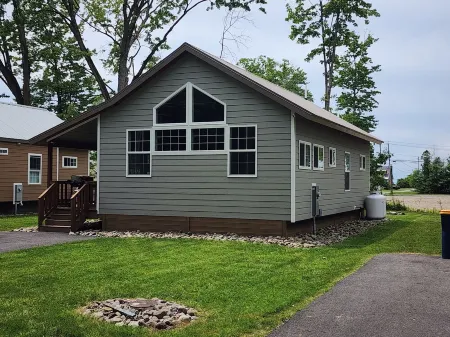 Charming 2-bedroom house in Sylvan Beach