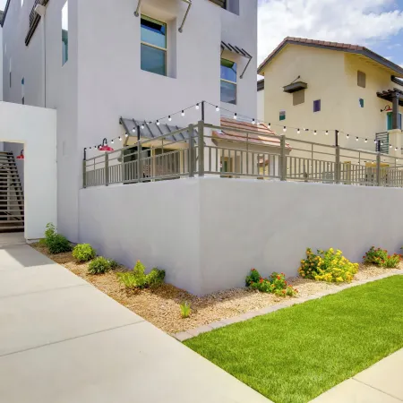 1 Mi to Intel Campus! Chandler Townhome w/ Pools