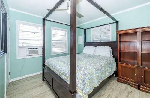 Luxury Waterfront Property For A Big Family