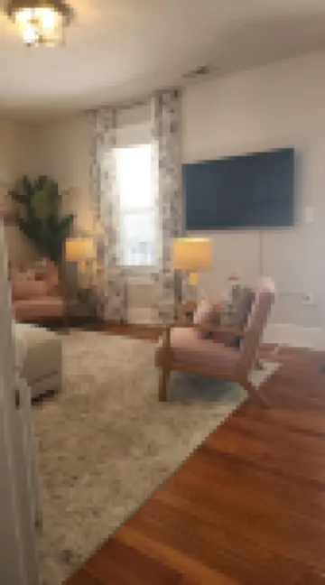 Magnolia Hideaway 2-BR Apt in center of Town of Colonial Beach
