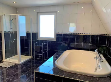 Spacious apartment within walking distance of the beach