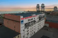 The Suites Hotel at Waterfront Plaza Hotels in der Nähe von Hawk Ridge Bird Observatory