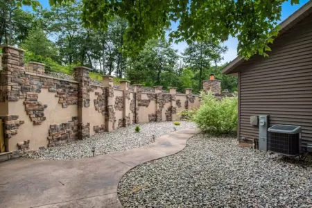 Brown Bear Cottage 3 Bedroom Pet Friendly Home Near Sand Valley & Lake Arrowhead Отели в г. Лейк Арроухед