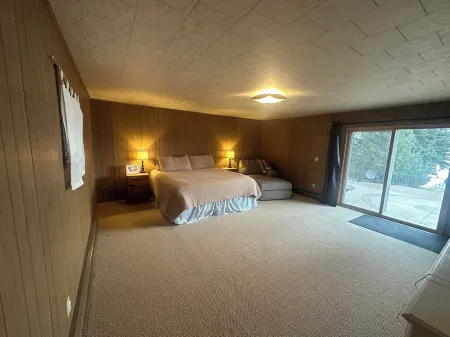 Waterfront cabin with wifi