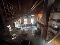 Charming 3-bedroom waterfront cottage with AC, WiFi and spectacular sunset views