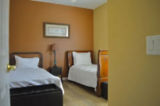 Resort Style Home- Pool Table- Walking Distance to Coachella Fest & Stagecoach