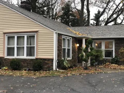 4 Bedroom House perfect for families! Near Beach! Hotels in Glen Cove