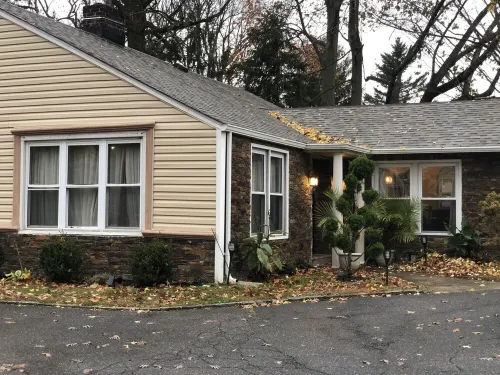 4 Bedroom House perfect for families! Near Beach!