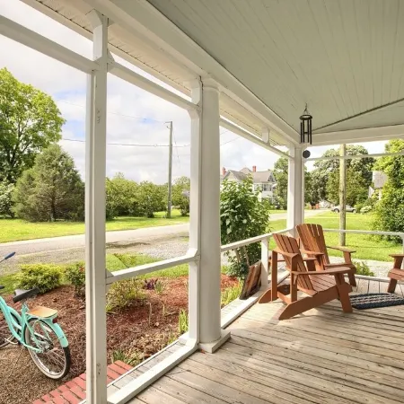 East River Views - Renovated 1905 House- 3 Bedrooms, 3.5 Baths