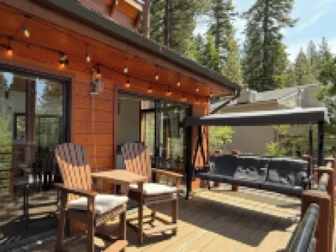 House + Studio: Private Forest Retreat, Near Skiing, Beach, Downtown, and Trails Hotels in Dollar Point