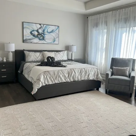 Modern Spacious 6-Bedroom - Track Season Retreat - 20 min from Track Отели в г. Халфмун