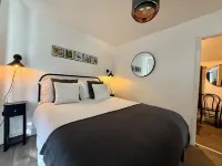 Riverside Cottage, Abergwynant (sleeps up to 3) - don't forget your binoculars!