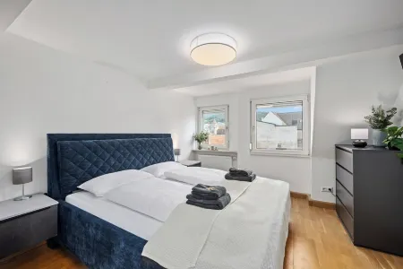 Self-check-in apartment with high-speed WiFi and free parking in the city center