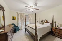 Charming 3-bedroom house with AC in Broussard Hotels in Broussard
