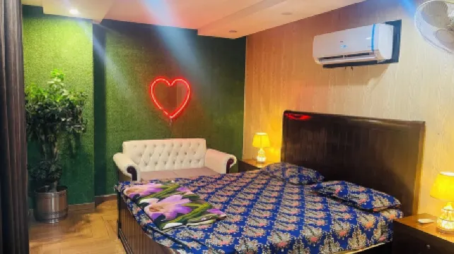 Luxury Private Top Floor Apartment in Bahria Town Отели рядом с достопримечательностью «Парк Аль Амед Гарден»