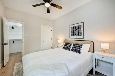 Modern HTX Apt: Free Wi-Fi, A/C, Full Kitchen, Free Parking 노스 휴스턴 호텔