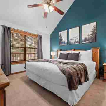 Modern Cabin - Sunroom - Resort Amenities - Near Silver Dollar City Rooms