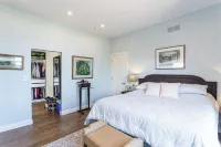 Gorgeous executive home nestled in the shores of Lake Ontario Hotels in Grimsby