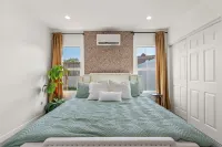 Palm Royale Club! 2 Bed, 2Bath with Master bedroom in the nicest city of Downey!