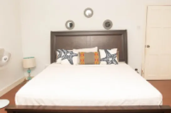 Peaceful family Retreat! 10 minutes to beach, restaurants and supermarkets.