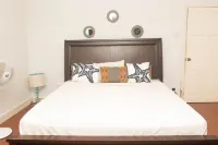 Peaceful family Retreat! 10 minutes to beach, restaurants and supermarkets.